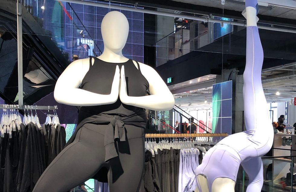Nike mannequin grande taille sur Paris